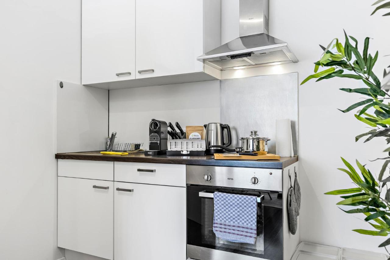 Luxomes - New Central Design Studio - Kitchen - Parking Ingolstadt Kültér fotó